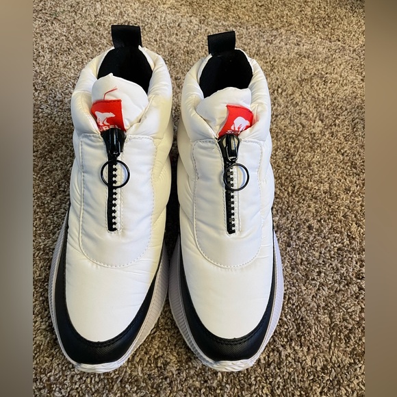 WOMEN'S OUT N ABOUT™ III PUFFY ZIP BOOT SIZE 8.5 - Picture 1 of 8